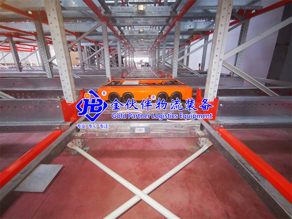 智能四向穿梭车.jpg